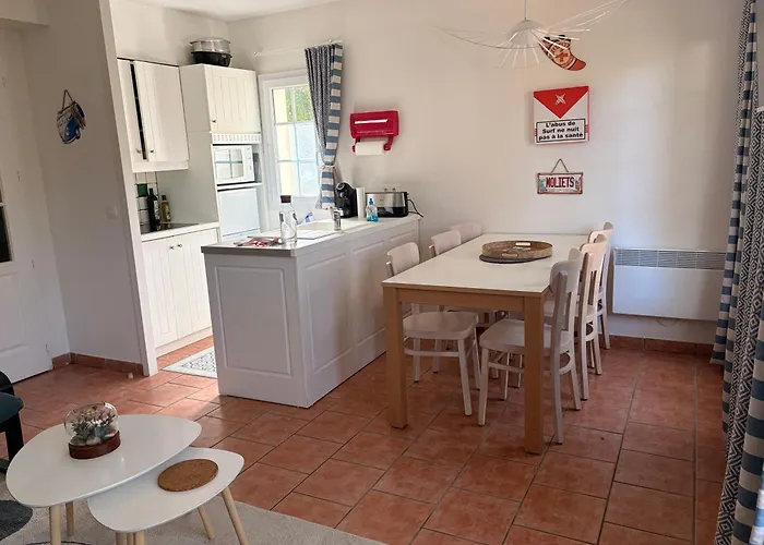 Maison Lilou , Avec Piscine, Sur Le Golf, A 10 Min A Pied Vakantiehuis